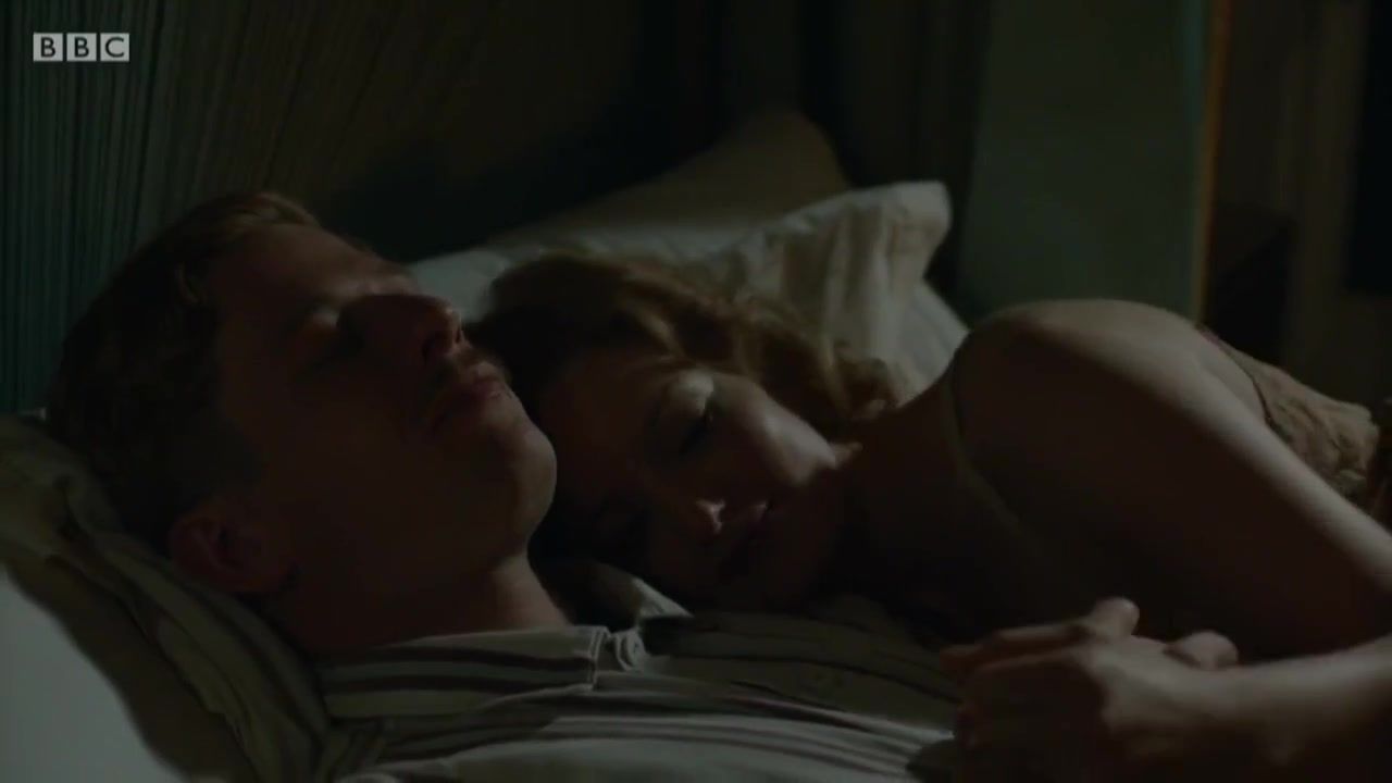 Sexy Girl Sex Holliday Grainger Nude - Lady Chatterley's Lover (2015) Breast - 2