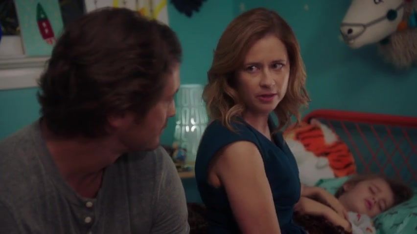 Stretching Jenna Fischer hot - Splitting Up Together s01e04 (2018) Huge Boobs