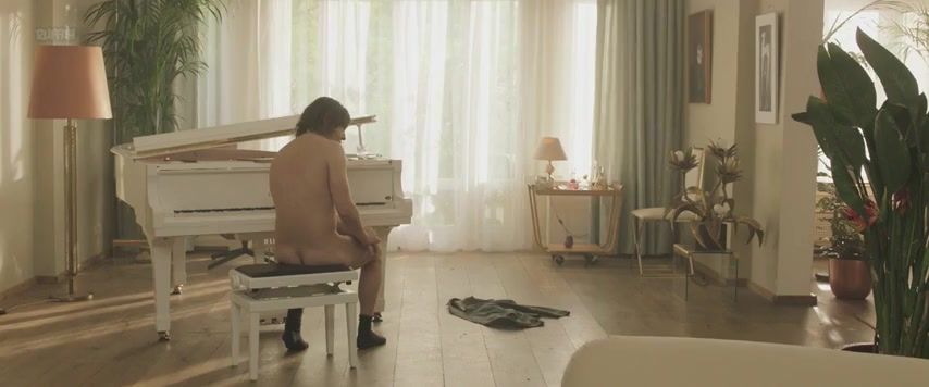Fake Tits Romy Lauwers Nude - Het Leven Is Vurrukkulluk (2018) Brunet - 1