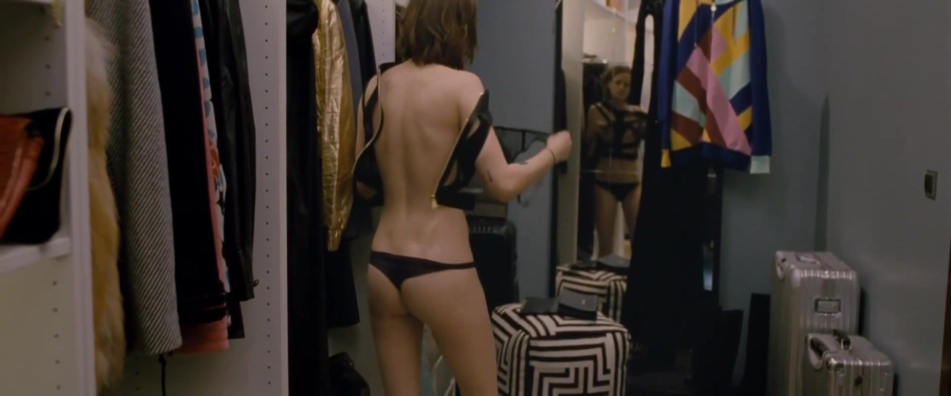 Bhabi Kristen Stewart nude - Personal Shopper (2016) Lezdom