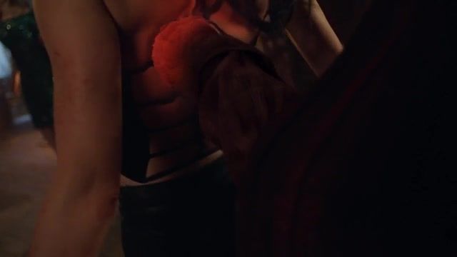 Bisexual Chelsie Preston Crayford naked - Ash vs Evil Dead s03e09 (2018) Bucetuda