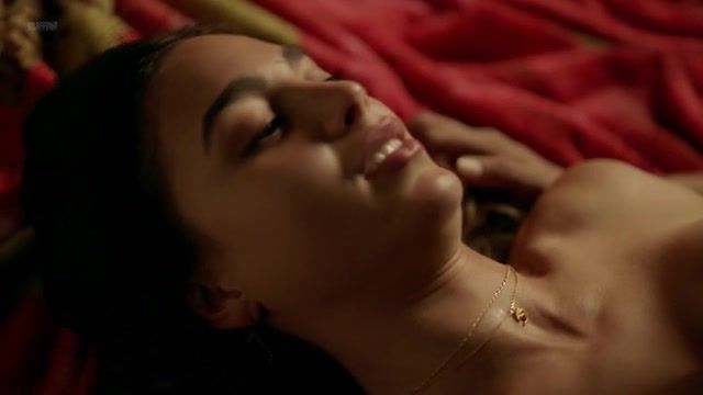 Sexcams Michelle Badillo, Mishel Prada, Melissa Barrera nude - Vida s01e03 (2018) Whooty - 1