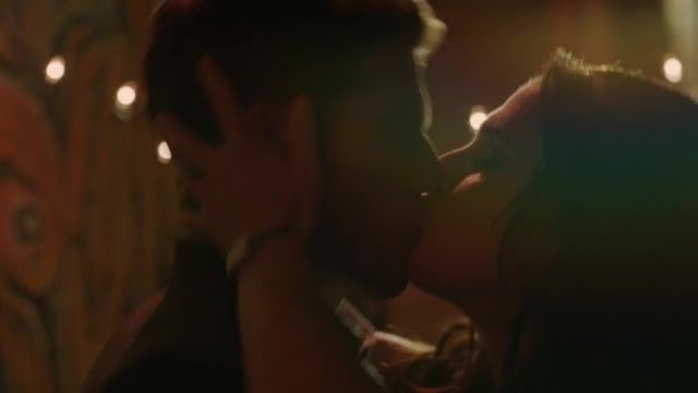 XGay Shoshannah Stern hot - This Close - Season 01 (2018) XerCams