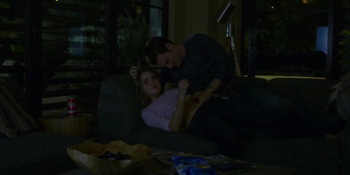 Rebolando Anne Winters hot scene - 13 Reasons Why S02E07 (2018) Pink Pussy - 2