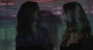 Pool Le Garrec Derriere toi - Lesbian Kissing Scene Hunks