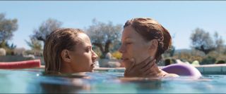 CamDalVivo Lesbians in Pool - Affenkonig Ampland