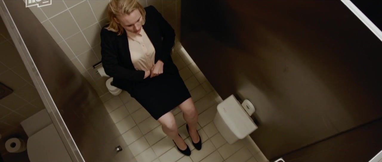 Harcore Lobbyistin - Masturbation Scene Girls in the toilet Orgasmo