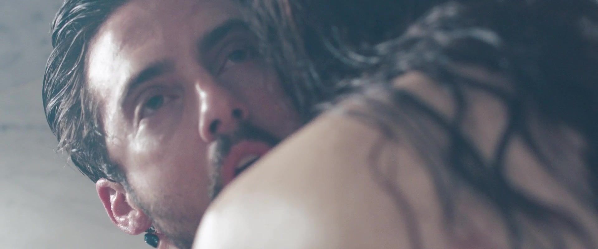 Ass Licking Josephine de La Baume & Roxane Mesquida - Kiss Of The Damned (2012) GrannyCinema - 1