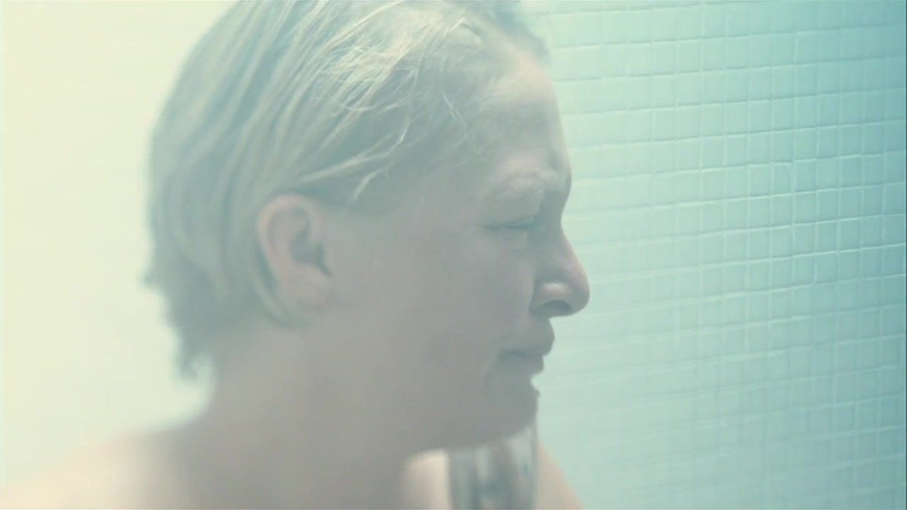Sucking Sophia Leboutte, Julie Neenemaggi nude - Thermes (2010) Topless