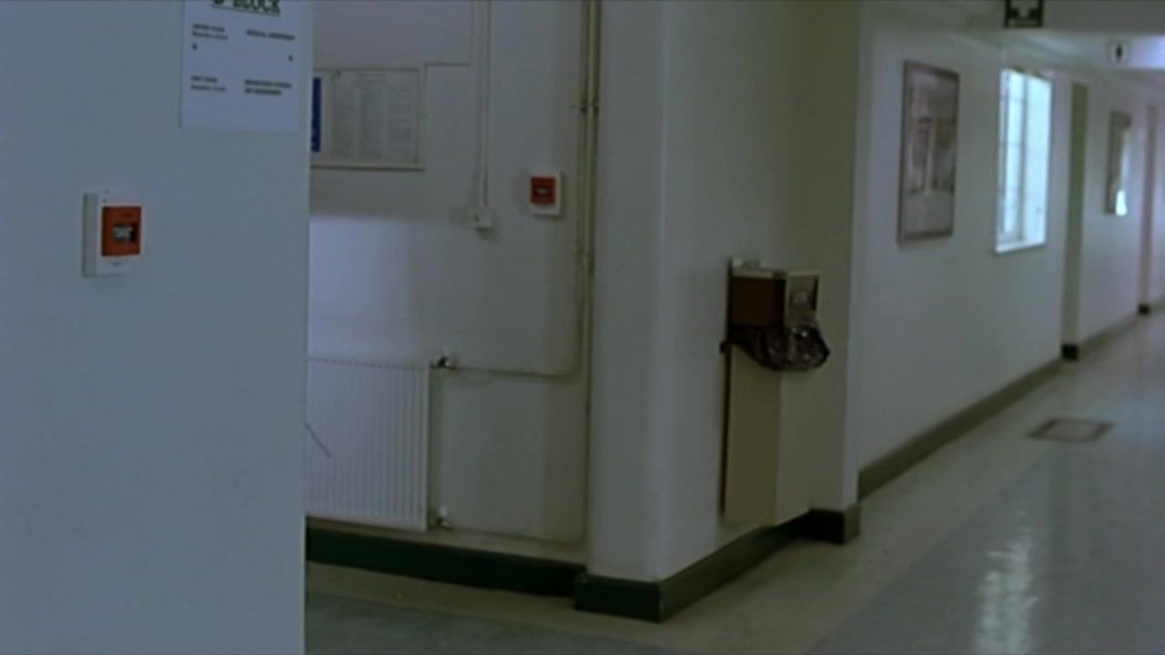Francaise Charlotte Gainsbourg, Jo McInnes, Lucy Harrison nude - Ma femme est une actrice (2001) Motel - 1