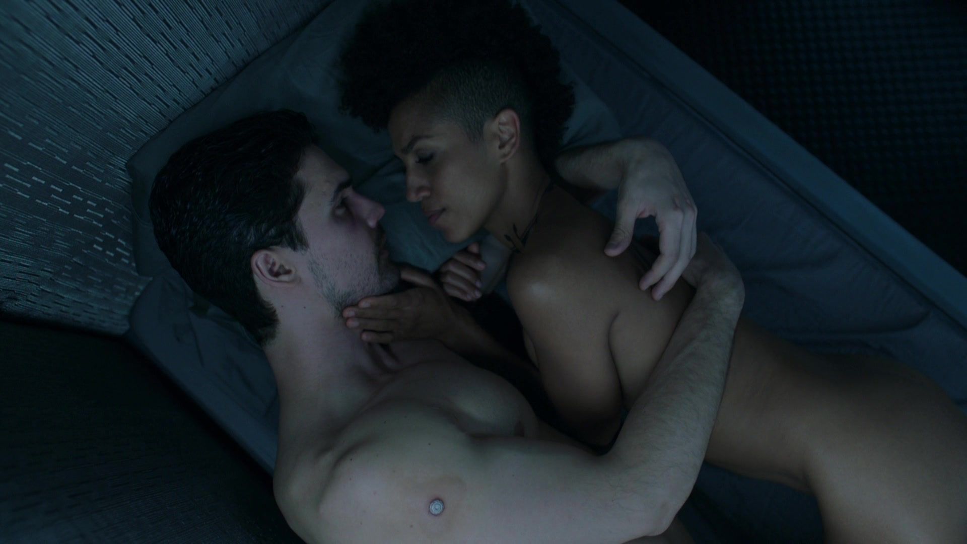 FrenchGFs Dominique Tipper nude - The Expanse s03e06 (2018) IAFD