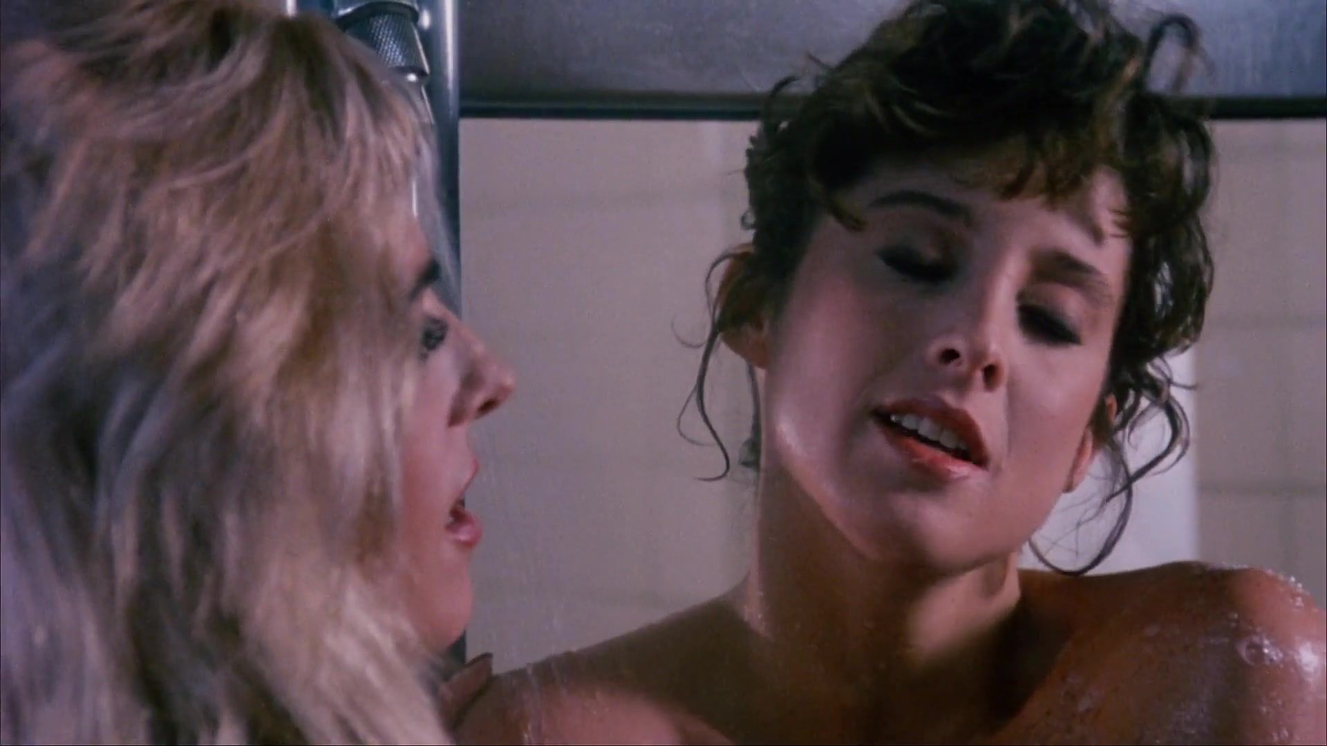 Shemale Edy Williams, Natalie Main, Ann Chatterton, Judith Geller - Classic Nude Scenes - Hellhole (1985) Marido - 1
