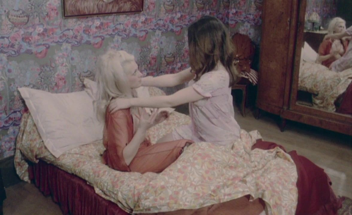Nylons Joëlle Coeur & Gilda Arancio - Schoolgirl Hitchhikers (1973) Gay Blackhair - 2