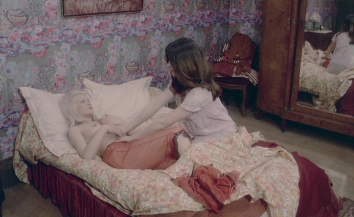 Gemendo Joëlle Coeur & Gilda Arancio - Schoolgirl Hitchhikers (1973) Couple Fucking - 2