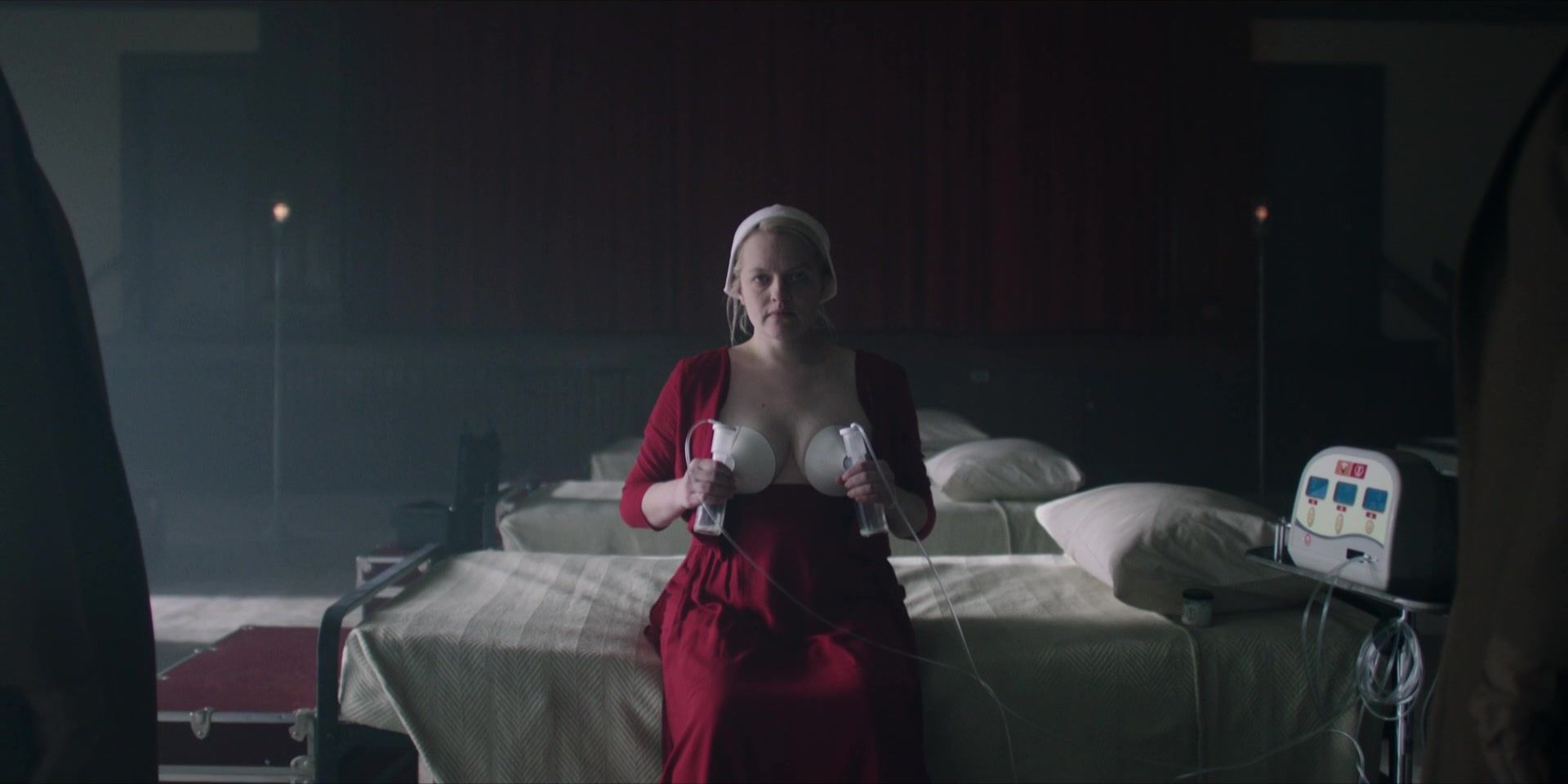 Flaca Elisabeth Moss, Yvonne Strahovski nude - The Handmaid's Tale s02e12 (2018) Cunt