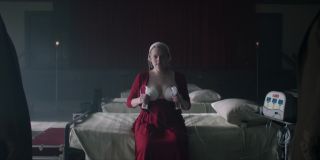 Lingerie Elisabeth Moss, Yvonne Strahovski nude - The Handmaid's Tale s02e12 (2018) Putas